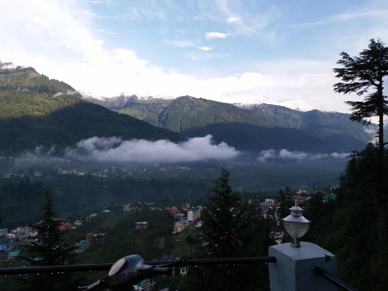 Hotel Seven Hills Manali Buitenkant foto