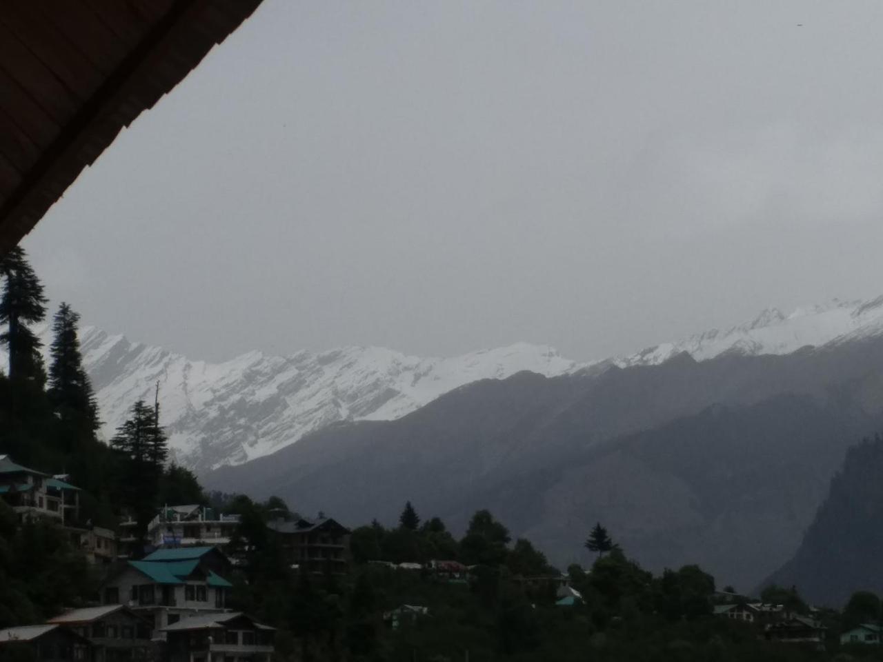 Hotel Seven Hills Manali Buitenkant foto