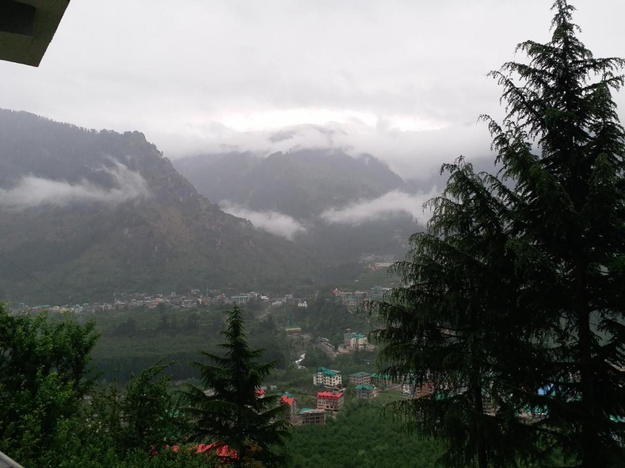 Hotel Seven Hills Manali Buitenkant foto