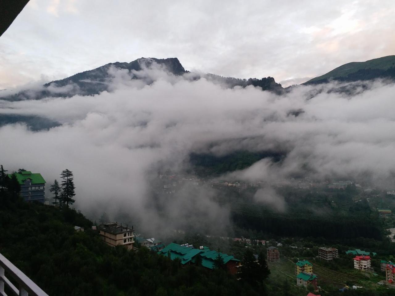 Hotel Seven Hills Manali Buitenkant foto
