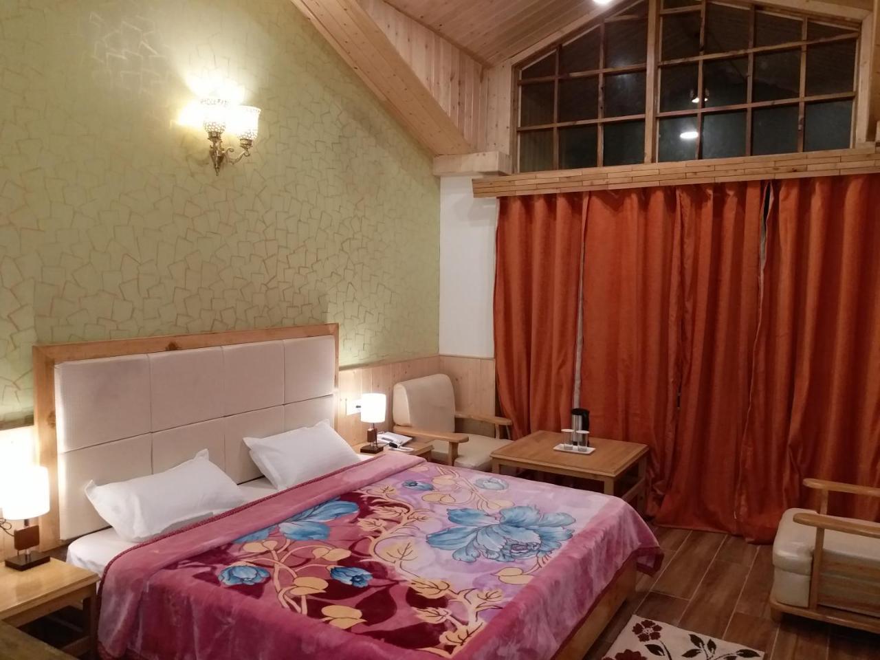 Hotel Seven Hills Manali Buitenkant foto
