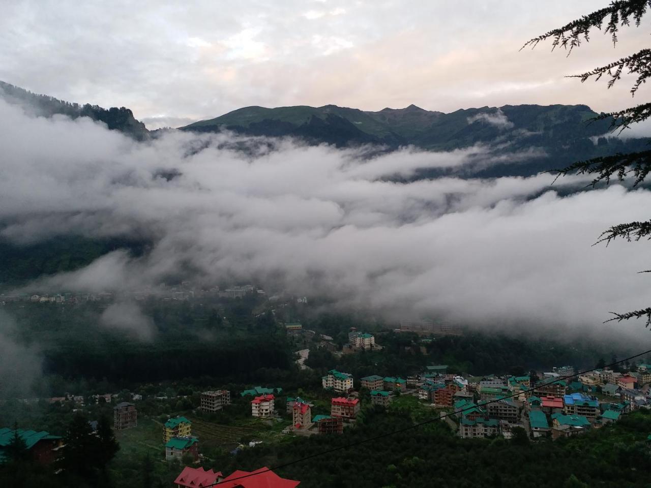 Hotel Seven Hills Manali Buitenkant foto