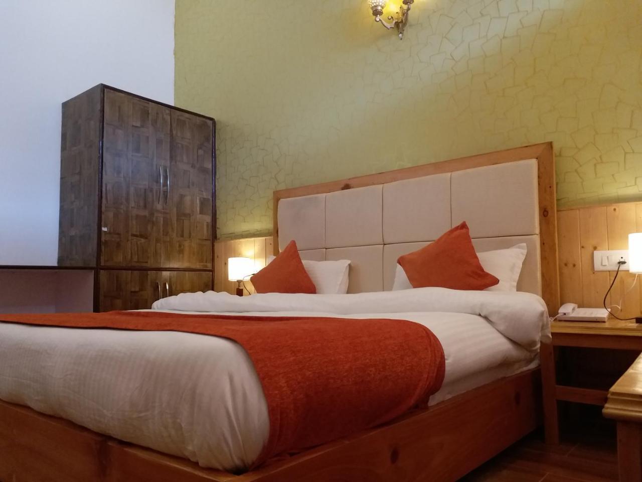 Hotel Seven Hills Manali Buitenkant foto