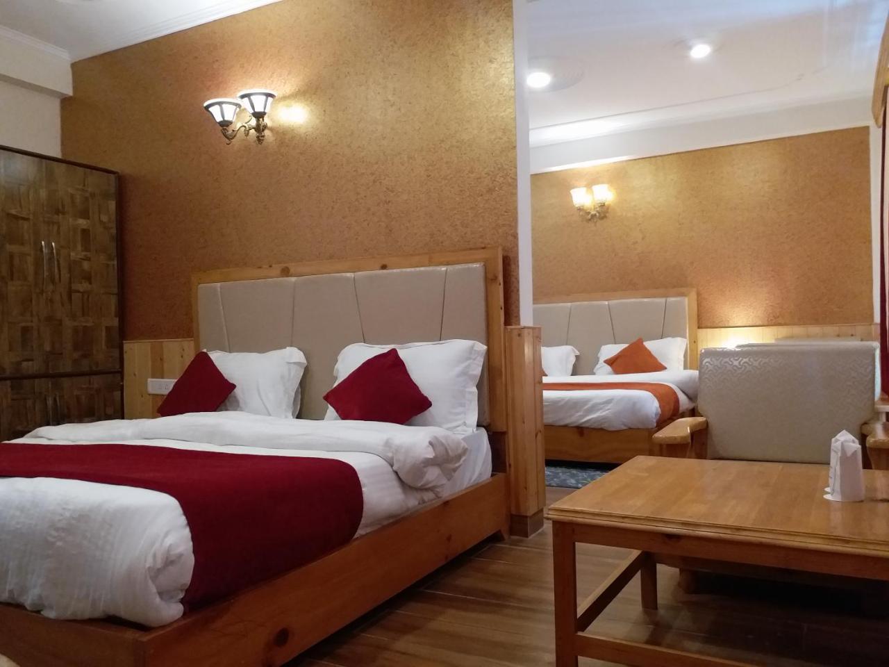 Hotel Seven Hills Manali Buitenkant foto